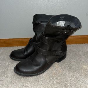 Grey American Eagle booties